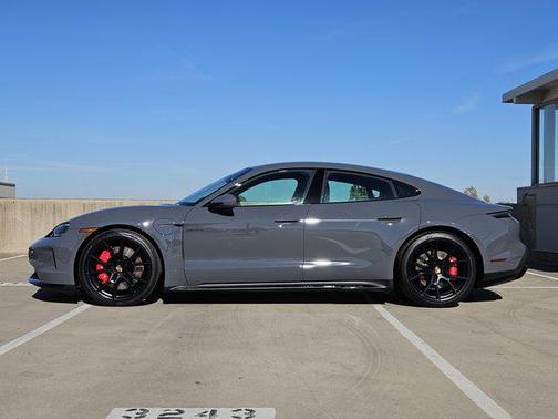 2025 Porsche Taycan GTS