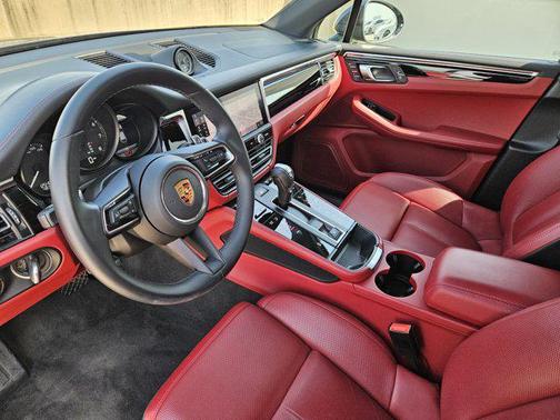 2023 Porsche Macan T