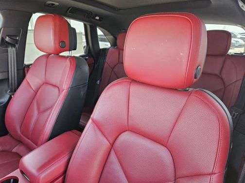 2023 Porsche Macan T