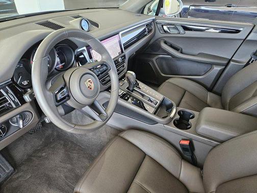 2025 Porsche Macan AWD