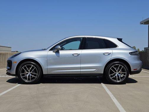 2025 Porsche Macan AWD