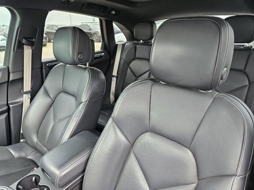 Night Blue Metallic 2022 Porsche Macan Macan