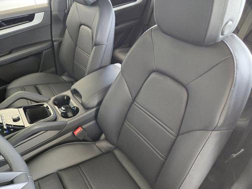 2025 Porsche Cayenne Coupe AWD