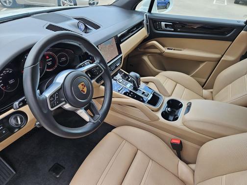 White 2022 Porsche Cayenne Cayenne