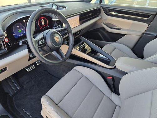 2025 Porsche Macan 4S