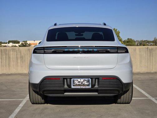 2025 Porsche Macan 4S