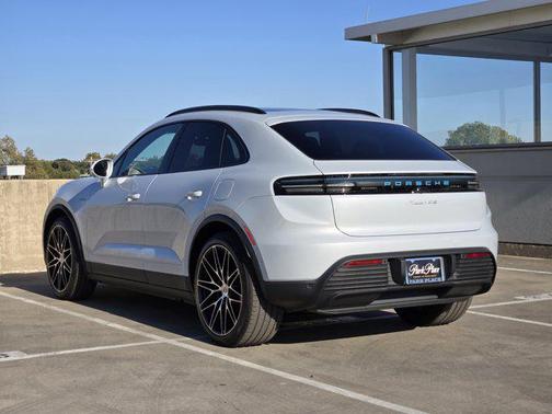 2025 Porsche Macan 4S
