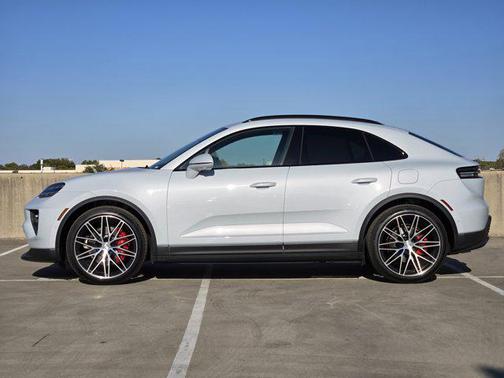 2025 Porsche Macan 4S