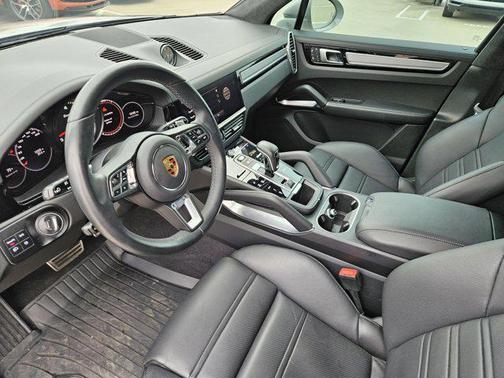 Chalk 2022 Porsche Cayenne Turbo