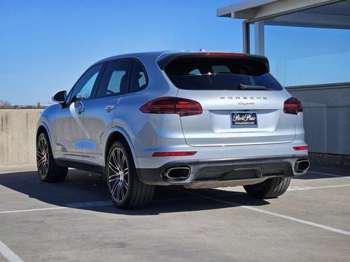 2017 Porsche Cayenne Platinum Edition