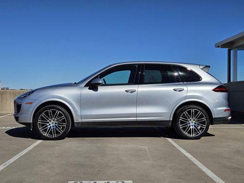 2017 Porsche Cayenne Platinum Edition
