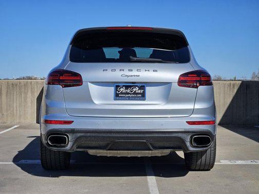 2017 Porsche Cayenne Platinum Edition