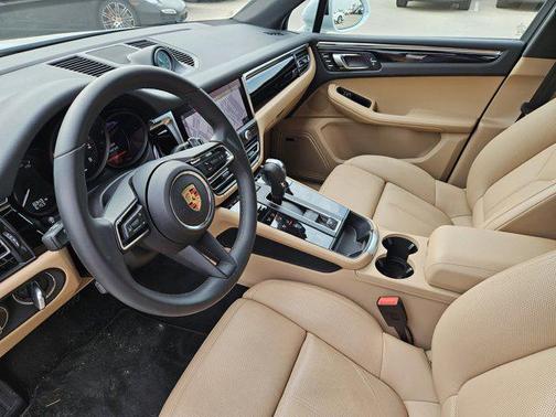 2025 Porsche Macan AWD