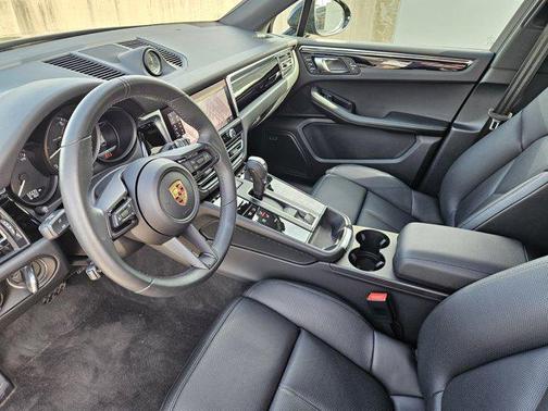 2025 Porsche Macan AWD