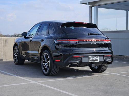 2025 Porsche Macan AWD