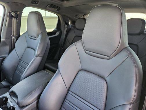 Chromite Black Metallic 2026 Porsche Cayenne Cayenne