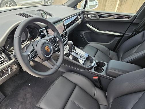 Carrara White Metallic 2026 Porsche Macan Macan