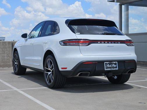 2025 Porsche Macan Base