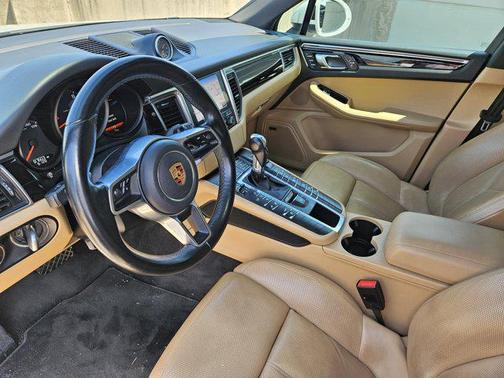 White 2018 Porsche Macan Macan