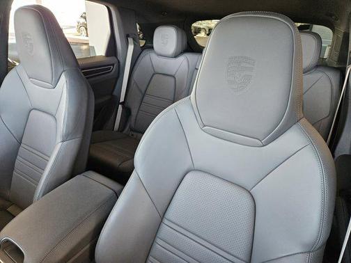 2022 Porsche Cayenne Platinum Edition