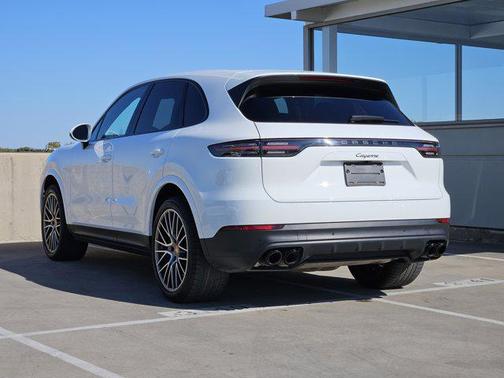 2022 Porsche Cayenne Platinum Edition