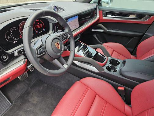 2025 Porsche Cayenne GTS