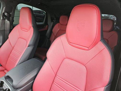 2025 Porsche Cayenne GTS