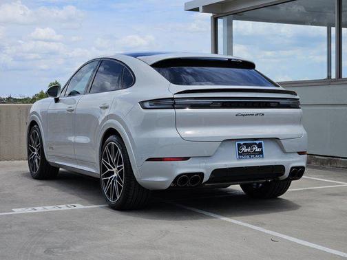 2025 Porsche Cayenne GTS