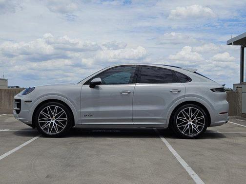 2025 Porsche Cayenne GTS