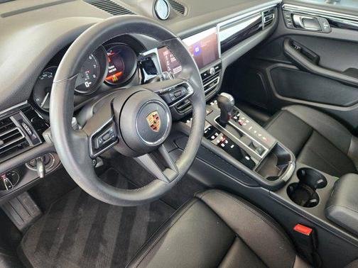2025 Porsche Macan AWD