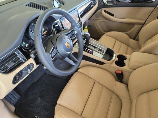 2026 Porsche Macan AWD