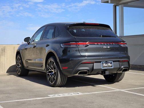 2026 Porsche Macan AWD