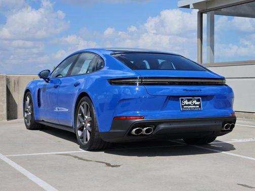 2024 Porsche Panamera 4