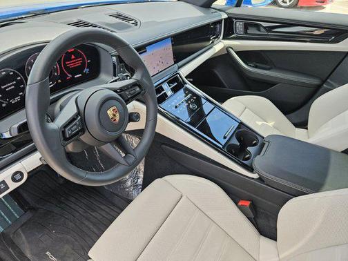 2024 Porsche Panamera 4
