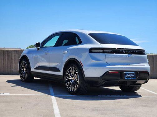 2025 Porsche Macan 4