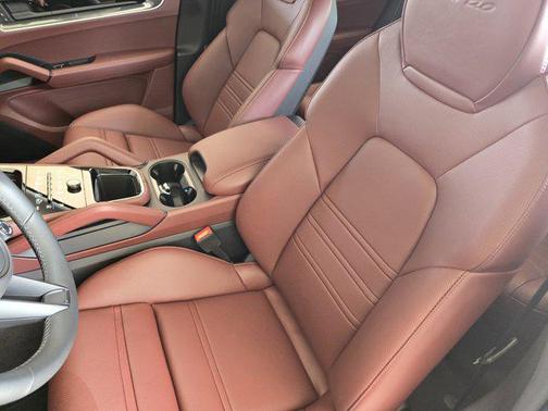 2025 Porsche Cayenne Turbo