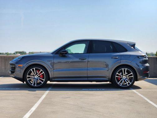 2025 Porsche Cayenne Turbo