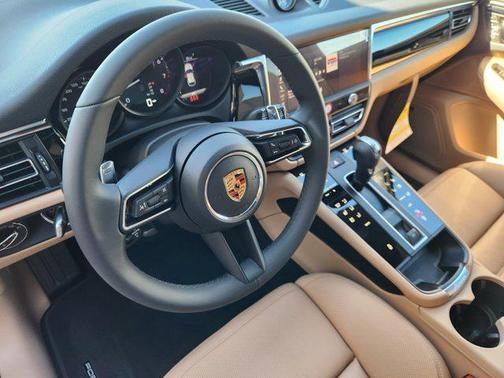 2026 Porsche Macan AWD