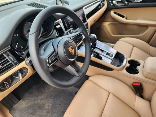 Copper Ruby Metallic 2026 Porsche Macan Macan