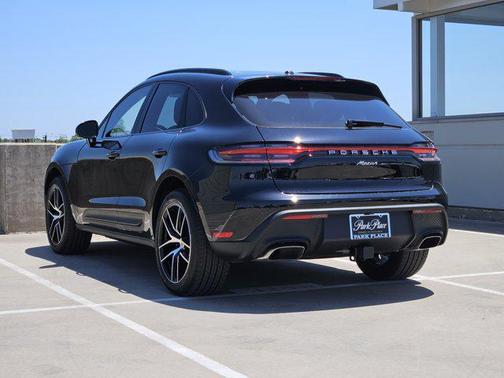 2025 Porsche Macan AWD