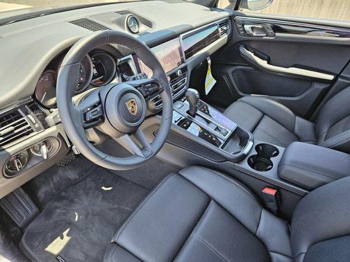 2025 Porsche Macan AWD
