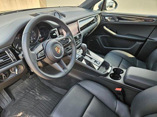 2025 Porsche Macan T