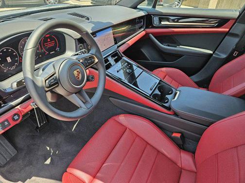 2025 Porsche Panamera 4