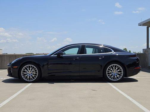 2025 Porsche Panamera 4