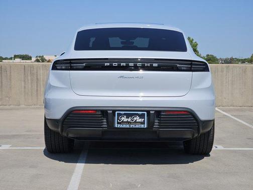 2025 Porsche Macan 4S