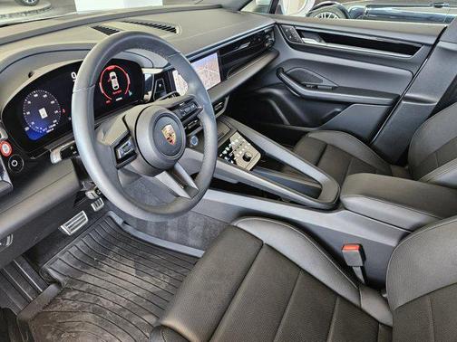 2025 Porsche Macan 4S
