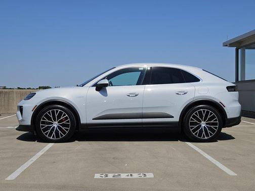 2025 Porsche Macan 4S