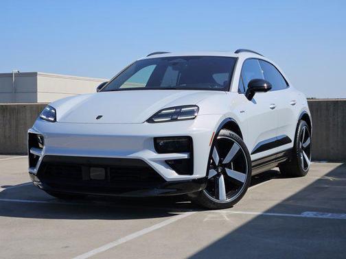 2025 Porsche Macan Turbo