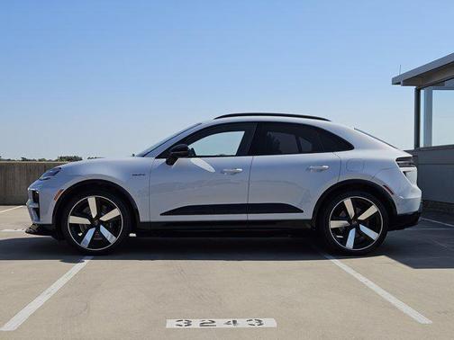 2025 Porsche Macan Turbo