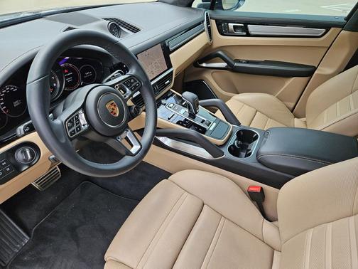 Quartzite Grey Metallic 2023 Porsche Cayenne Turbo